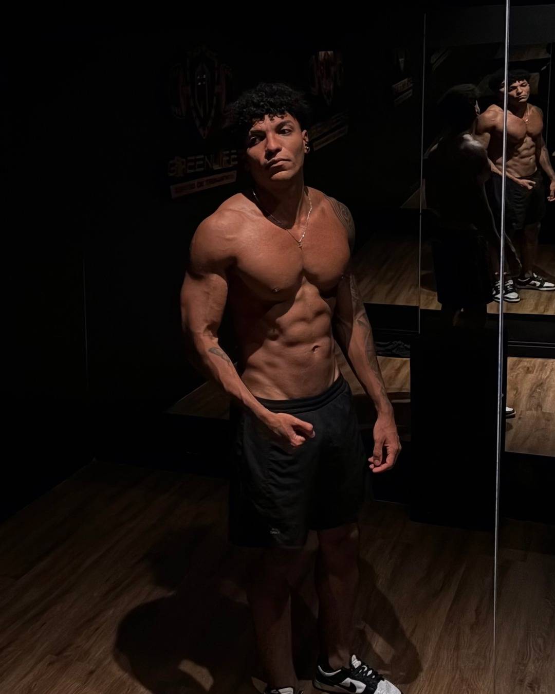 Matheus Souza, personal trainer do LM TEAM, na academia